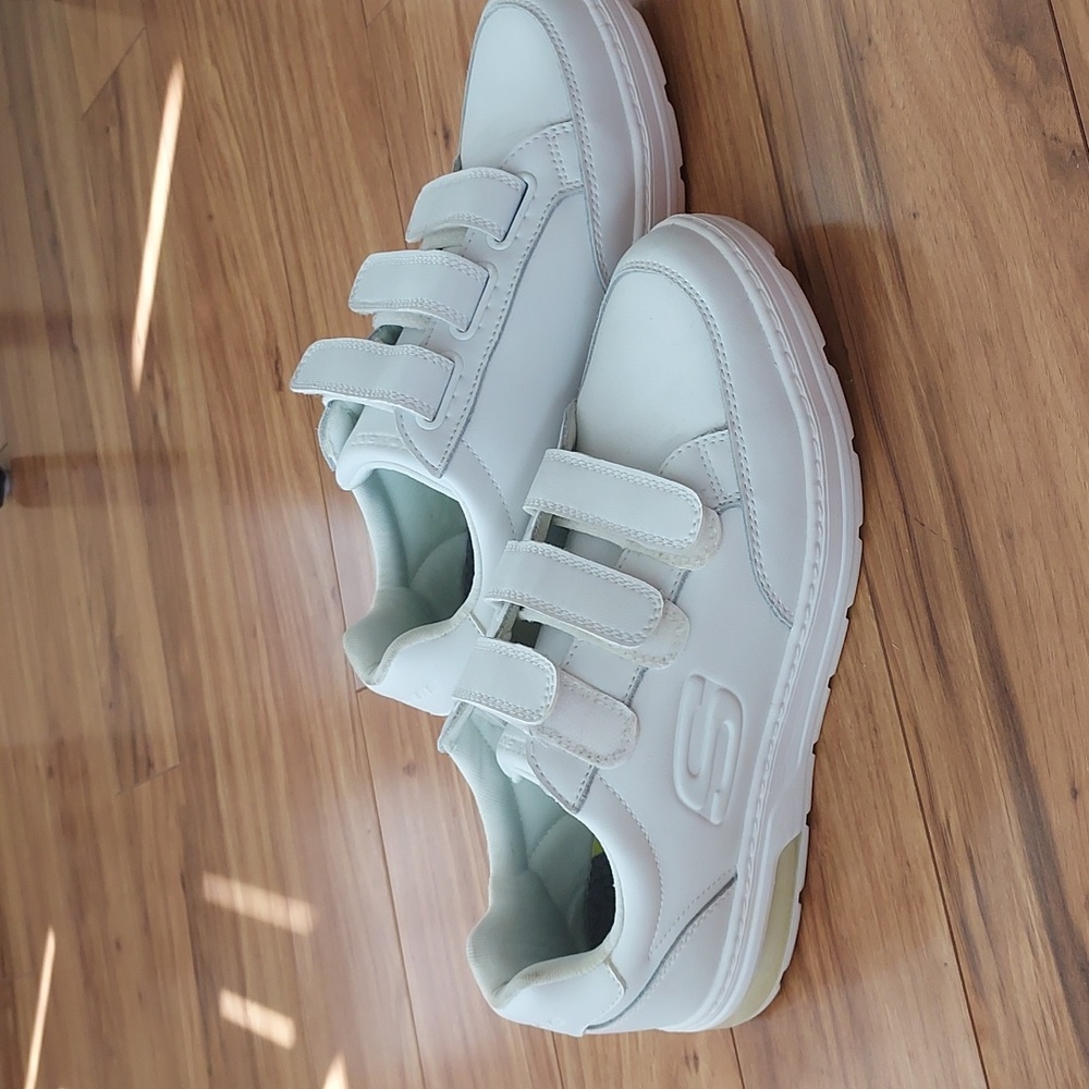 Skechers Mens White Triple Strap Sneakers